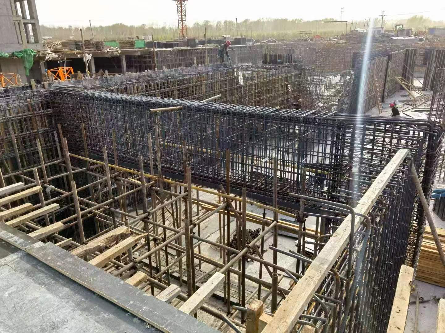 江苏建筑基础筏板施工时混凝土有哪些常见问题?